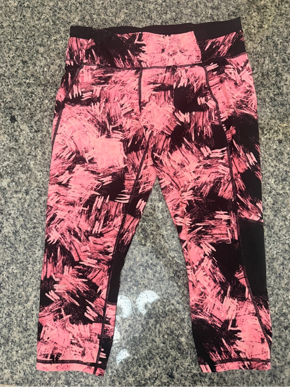 Calvin Klein women’s Pink & Black Athletic Capris - Printed Performance Leggings